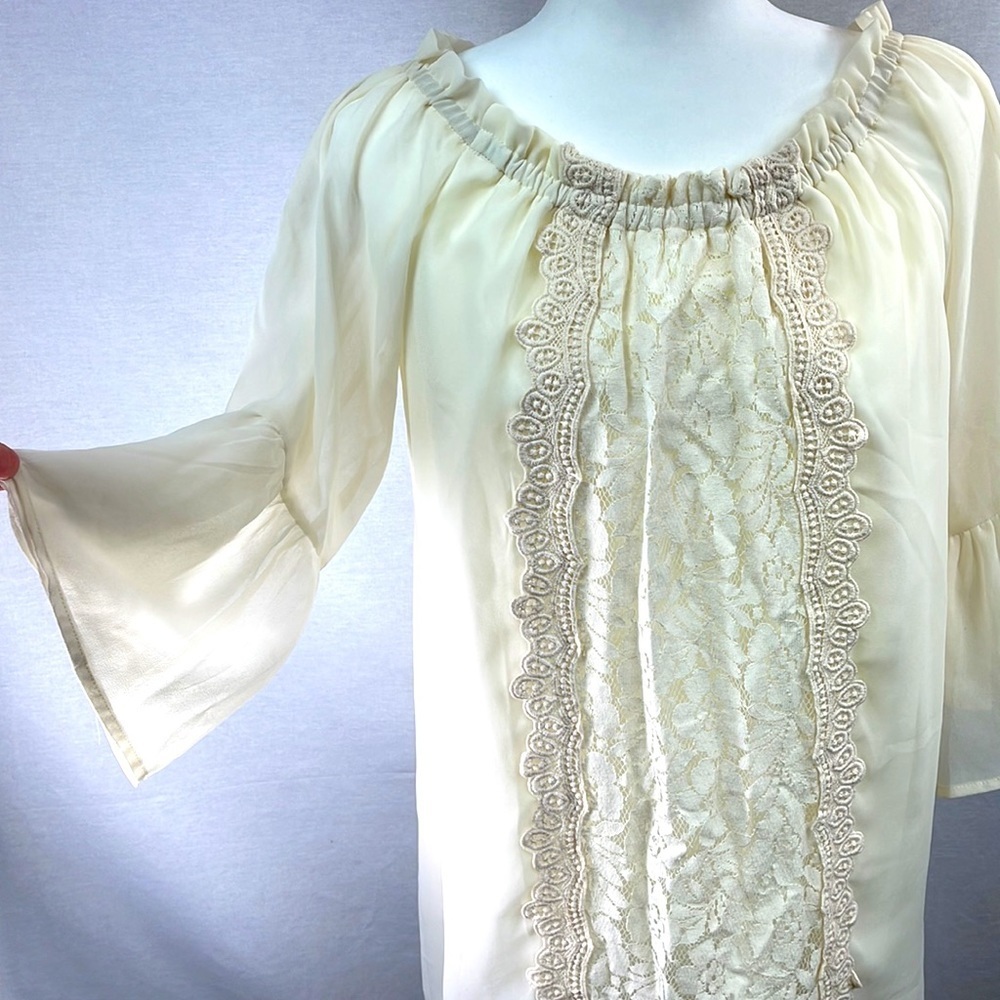 Flying Tomato fully lined Lace detail ivory cream dress w/bell sleeves,size med